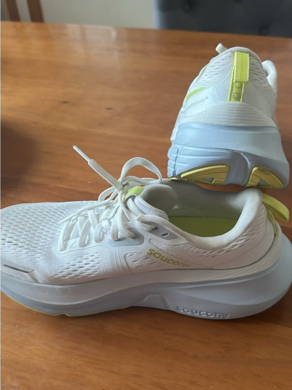 Saucony WOMENS GUIDE 18 RUNNING SHOE